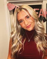 Allie Lunsford's Instagram, Twitter & Facebook