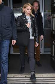 Billie piper has revealed her pop career as a teenager left her with anxiety and feeling stressed. Billie Piper Forced To Remind Ex Husband Chris Evans About Their Quickie Las Vegas Wedding During Awkward Radio Interview Irish Mirror Online
