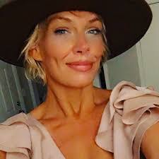 Amanda Schaal's Instagram, Twitter & Facebook