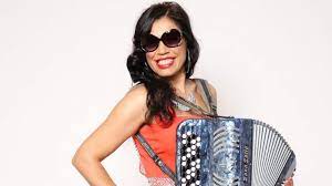 Rosinha do sobrado is a brazilian telenovela produced and broadcast by rede globo. Rosinha Na Universidade O Dia Em Que A Cantora De Eu Levo No Pacote Deu Uma Aula Observador