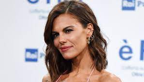 Il nuovo look fa già tendenza, cosa ha fatto ai capelli | foto. Bianca Guaccero Tante Novita A Detto Fatto Nuovo Orario E Tutor