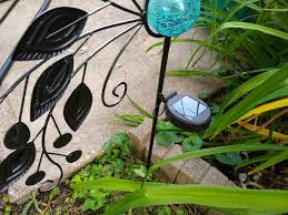 Exquisite illuminating solar crackle glass ball stake adds a decorative touch to your garden day and night. Gardenline Solar Garden Stake Aldi Reviewer
