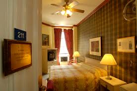 Résultat de recherche d'images pour "hotel bed"