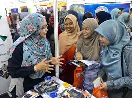 *klau x slap la so mlm nie kene study pasal poli2 seluruh malaysia. Pelajar Lepasan Spm Stam Serbu Reruai Usim Sempena Karnival Jom Masuk Ipt Usim Universiti Sains Islam Malaysia