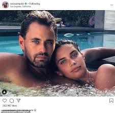 Find out about oliver ripley & sara sampaio relationship, joint family tree & history, ancestors and ancestry. Sara Sampaio Schritte In Einem Ausgebeulten Schwarzen Outfit Fur Einen Spaziergang Mit Ihren Beiden Niedlichen Hunde Kyta Und Suden Aktuelle Boulevard Nachrichten Und Fotogalerien Zu Stars Sternchen