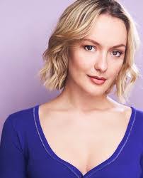 Elsie Abbott's Instagram, Twitter & Facebook