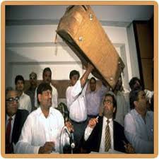 Pratik gandhi, shreya dhanwanthary, hemant kher, anjali barot. Harshad Mehta Scam