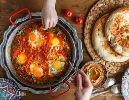 горячие бутерброды с колбасой сыром и яйцом на сковороде Kulinarnye Sovety Bystryj Master Klass Gotovim Shakshuku Idei Dlya Blyud Eda I Zdorovaya Eda