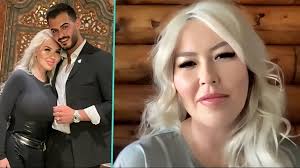 Gino's family behavior towards Jasmine and another woman