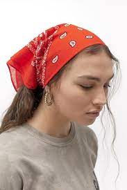 Tissus du renard ️ posted on instagram: Uo Paisley Bandana Scarf Bandana Outfit Bandana Hairstyles Bandana Scarf