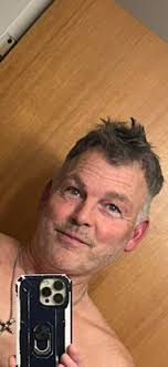 Always lurking messaging early hours of morning he must be wired off it ..  jamie from Worcester. does anyone know him ?