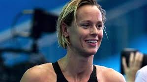 Archiviata definitivamente la love story con filippo magnini, è tempo di nuovi look per la nuotatrice azzurra. Federica Pellegrini Smette Col Nuoto Con Un Altro Lockdown