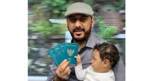 Hoax syekh ali jaber pulang ke madinah. Angkat Pemulung Jadi Anak Syekh Ali Jaber Akbar Akan Jadi Imam Besar Suara Jabar