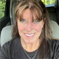 Lisa Farley's Instagram, Twitter & Facebook