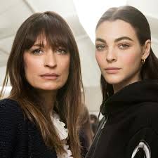 Get the makeup look of the Fall-Winter 2019/20 Ready-to-Wear CHANEL show.  More