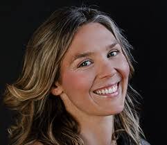 Jacqueline Lounsbury's Instagram, Twitter & Facebook