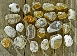Some of the varieties located in the state include, but not limited to blue, dendritic, crystal. Beach Agates Dsc01751 Agate Rocks Rocks And Minerals Rocks And Crystals