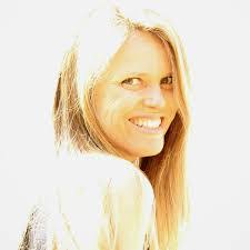 Carolyn Irons's Instagram, Twitter & Facebook