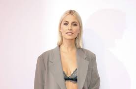 Im januar überrascht lena gercke (32) ihre fans mit der süßen nachricht: Lena Gercke Model Prasentiert Babybauch In Knappem Lederrock Unterhaltung Stuttgarter Nachrichten