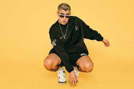 Se agotan los boletos para el último tour del mundo 2022 de bad bunny en estados unidos la gira del intérprete dará inicio el 9 de febrero de 2022 en el ball arena de la ciudad de denver. Bad Bunny Presento El Videoclip De Bichiyal Grabado En Japon