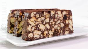 O puteti prepara foarte repede, nu necesita coacere in cuptor, doar cateva minute pe aragaz pentru a prepara un sirop si o glazura, in rest doar putina rabdare, cam o ora cat sta la frigider sa se inchege bine. Tort De Biscuiti Cu Ciocolata Jamilacuisine Youtube