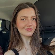 Sara Stefani's Instagram, Twitter & Facebook