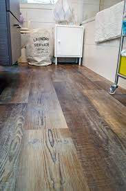 Anzeige Badezimmer Ohne Fliesen Wineo Vinylboden In Vintage Holzoptik Mein Neues Bad Hat Keinen Fliesenboden F Vinylboden Fliesenboden Badezimmer Fliesen