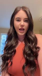 Hollie Schultz's Instagram, Twitter & Facebook