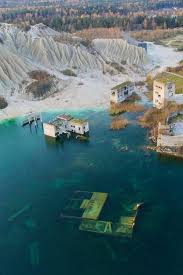 There are many abandoned places around the world but some are very creepy indeed, here are 21+ prime examples. 37 Most Beautiful Abandoned Places Abandoned Ruins And Buildings