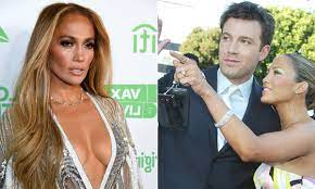 The ring ben affleck's presented to j. Why Jlo S 1 2m Engagement Ring From Ben Affleck Was Extra Special Hello