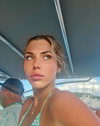 Karly Nichole (@karlynichole) • Instagram फोटोहरू र भिडियोहरू