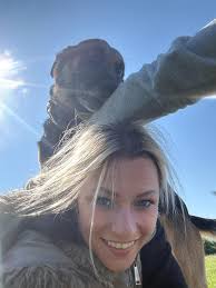 Can anyone explain the best way to remove the arms and jeans (leg) just  want the two dogs. Only have iPad version of photoshop