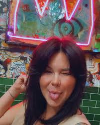 Hi. I did my hair and make up tonight 💁🏻‍♀️😂