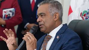 Ministro Santos Echavarría dice se desarrollan 30 proyectos de generación  eléctrica para suplir demanda creciente