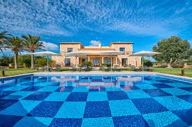 Acest monument este o mândrie pentru întregul popor moldovenesc, deoarece istoricește, ștefan cel mare este considerat unul dintre cei mai importanți domnitori ai moldovei. Finca Casa Fortuna Bei Manacor Finca Mallorca