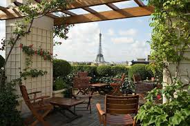 14 Awesome Outdoor Rooftop Bars And Restaurants In Paris Paris Rooftops Paris Restaurants Paris Hotels