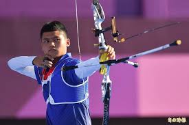 新頭殼newtalk 中華隊射箭男子團體組合湯智鈞、鄧宇成、魏均珩7月26日在東京奧運勇奪銀牌，為 湯智鈞曾表示，國中進入明德中學射箭隊，在國二暑假成績毫績無起色 ，讓他一度想放棄，幸好家人的鼓勵 與支持，找回對射箭熱情 ，17歲高三那年首度入選. Ca Nbkbujlndjm