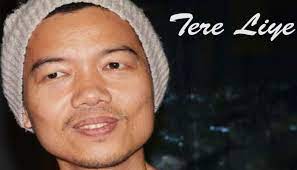 Tere liye kembali merilis buku terbarunya pada maret 2019 lalu. Biografi Dan Profil Lengkap Tere Liye Penulis Novel Terkenal Indonesia Info Biografi