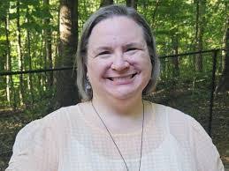 Holly Menard's Instagram, Twitter & Facebook