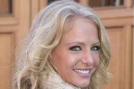 Van 1969 tot 2014 was het de gewoonte dat de winnares belgië vertegenwoordigde op de internationale verkiezingen miss world, miss universe en miss international. Annelien Coorevits Toont Haar Babybuikje Gazet Van Antwerpen Mobile