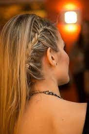 Tuto coiffure soirée/mariage/fêtes/jour de lu0027an cheveux tresse couronne : 1001 Idees De Coiffure Avec Une Tresse Collee Les Etapes Pour La Realisation