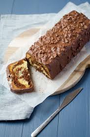 Cake Marbre Au Chocolat Habille En Ferrero Rocher Marbre Au Chocolat Cake Marbre Chocolat Rochers Chocolat