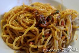 Dei ricci di mare si mangiano le gonadi, la polpa arancione contenuta nel. Spaghetti Ai Ricci Di Mare In Cucina Con Zia Ralu