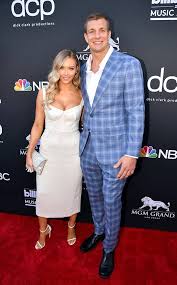 Salary and net worth 5 camille kostek: Camille Kostek Shares Glimpse Inside Quarantine With Rob Gronkowski E Online Deutschland