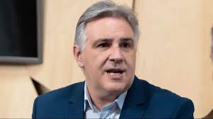 Paritaria 2025: Llaryora cerró el primer acuerdo con uno de los gremios  estatales de cara al próximo año