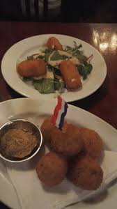 Una crosticina che racchiude una cremosa e delicata purea di patate con un cuore di carne di manzo leggermente speziata. Crocchette Di Carne E Crocchette Di Gambero Bild Von The Pantry Amsterdam Tripadvisor
