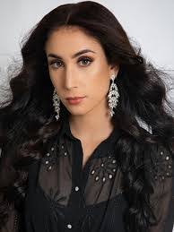 Rowena Peterson's Instagram, Twitter & Facebook