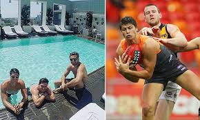 655 jonathon patton premium high res photos. Gws Giants Jon Patton Left With Concussion After Being King Hit In La Daily Mail Online