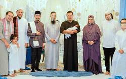 Polis rekod keterangan 5 individu termasuk norman hakim, abby abadi berikutan dakwaan langgar sop pkp kerana lakukan amalan ziarah raya pada hari raya pertama. 9rov Wehaf0mem