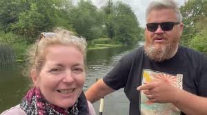 Guide To Living On A Narrowboat (Pros, Cons & Cost)